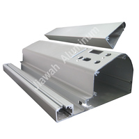 Boîtier en aluminium anodisé naturel transparent usiné par fraisage et poinçonnage préfabriqué 6063 6061 CNC pour bornes de recharge de voitures électriques