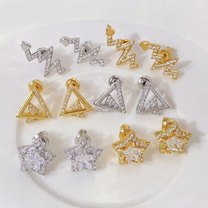 ต่างหูสตั๊ดทองเหลืองเย็นออกใหม่เครื่องประดับแฟชั่นรูปดาวเพทายชุบทอง18K ทันสมัยสำหรับผู้หญิง - Product Image 3