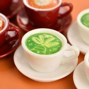 Breloques en résine en forme de tasses à café de Noël, vaisselle miniature pour maison de poupée, peintes à la main, pour scrapbooking, fabrication de bijoux, porte-clés - Product Image 4