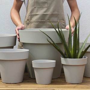 Macetas de decoración del hogar para interiores y exteriores de plástico minimalista nórdico Brice (con bandejas) - Product Image 2