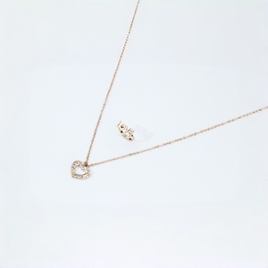 Set Collana con Ciondolo a Cuore e Anello LOVE Trendy - Gioielli Romantici per Coppie, Regalo per San Valentino, Anniversario, Compleanno - Product Image 2