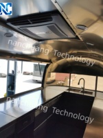 Food Truck de Luxe Version Base avec Climatisation, Hotte Extractrice et Réfrigérateur Tiroir, Extra Long 10 Mètres, 3 Fenêtres de Service