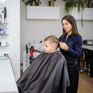 Polyester Logo personnalisé Salon de coiffure maquillage coupe de cheveux robe avec caoutchouc Silicone Snap blanc noir tablier de barbier coiffeur Capes - Product Image 5