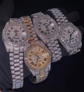 <span class=keywords><strong>2025</strong></span> Luxe Roze Wijzerplaat Bling Iced Out Sport Horloge Voor Mannen En Vrouwen Hiphop Diamant Mode Sieraden Met Messing Etui - Product Image 1