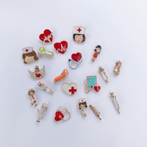 เข็มกลัดรูปหัวใจ 52 แบบ สำหรับแพทย์ พยาบาล บุคลากรทางการแพทย์ รูปทรงเครื่องมือแพทย์ รถพยาบาล หลากสีสัน สำหรับติดกระเป๋า เข็มกลัดเคลือบ - Product Image 4