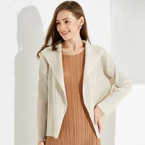 <span class=keywords><strong>Primavera</strong></span> ed <span class=keywords><strong>estate</strong></span> popolari nuovi prodotti da donna in tinta unita pieghettato cappotto sottile con risvolto classico Versatile Cardigan donna all'ingrosso - Product Image 4