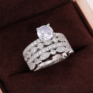Anello Oversize con Zircone a Marquise per Donne, Design di Lusso Scintillante e alla Moda - Product Image 3