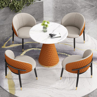 Luxuriöses Modernes Hotel-Esszimmer-Set Kratzfeste Gesinterte Steinplatte Metallbeine 4-Sitzer Ergonomische Gepolsterte Stühle