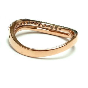 Alliance classique en or rose 18 carats avec diamants taille brillant rond sertis à griffes pour les occasions de fête des femmes - Product Image 3