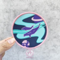 Livraison rapide Patch de haute qualité tissé Fer sur patch de support brodé tissé Fil d'or Coloré