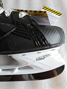 Lightweight Design with Ankle Support & Titanium Guards Senior Level Pro Ice Hockey Skates Carbon Fiber - Product Image 4