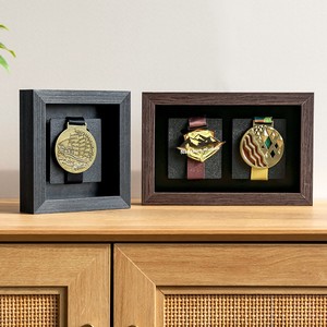 Boîte à médailles sportives en bois, avec option de doublure en feutre simple ou multi-emplacements, support pour médailles de marathon en verre transparent - Product Image 3