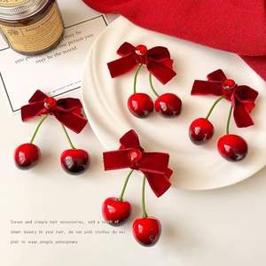 고급스러운 귀여운 달콤한 기질의 소녀 헤어 액세서리 내구성 있는 5cm 사이드 클립 체리 레드 리본 벨벳 소재 내구성 있는 리본 - Product Image 3