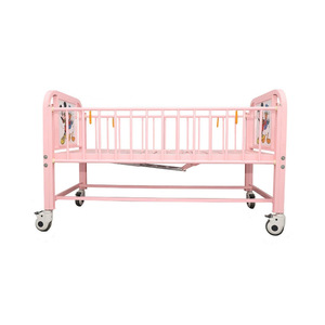 Lit médical pédiatrique manuel à manivelle simple pour enfants, dimensions L1600*W800*H600mm, avec roulettes à frein - Product Image 3