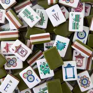 Juego de 160 Fichas de Mahjong Acrílicas de Estilo Americano con Diseños Florales de Pagoda para Reuniones Familiares - Product Image 5