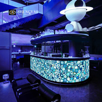 Comptoir de bar en pierre d'agate bleue rétroéclairée avec design commercial, idéal pour les bars, les discothèques et les restaurants