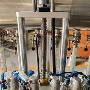 Macchina automatica per riempimento di bottiglie da 10 a <span class=keywords><strong>100</strong></span> <span class=keywords><strong>Ml</strong></span> di noce di cocco Guangzhou e tappatura 5 L - Product Image 4