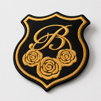Écusson brodé personnalisé doré métallisé, motif bouclier, à thermocoller pour blazers, uniformes et marquage de vêtements
