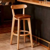 Tabouret de bar moderne en bois massif avec hauteur réglable, base à quatre pieds, design simple pour mobilier de bar, table de salle à manger ou îlot de cuisine