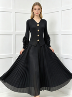 Robe longue plissée élégante et décontractée en mousseline tissée rose unie, coupe trapèze, taille naturelle, manches à volants, détail boutonné, pour soirée et printemps