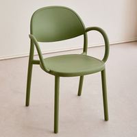 Chaise de salle à manger en plastique empilable haute durabilité avec dossier ergonomique pour restaurant, café et bar à thé