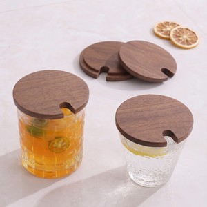 Tapa de madera WeWood de Vietnam con orificio para cuchara, cubierta redonda para taza, tapas de madera con muescas para tazas de café - Product Image 4