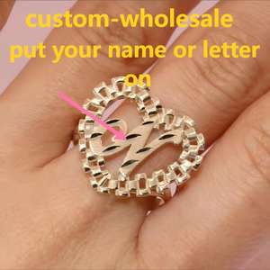 Nuovo regalo creativo Texture Love lettera anello personalizzato in ottone sicuro gioiello splendido colore oro anello cuore iniziale Unisex - Product Image 2