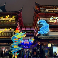 Lanterne LED en soie personnalisée Dragon Embracing, fabriquée à Zigong, grande taille, étanche pour l'extérieur, idéale pour l'affichage des fêtes du Chinatown et du Festival du Printemps