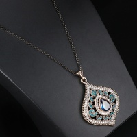 Collier pendentif goutte d'eau plaqué or antique, résine bleue turquoise, filigrane, cristal, 54 mm, bijoux vintage pour femme