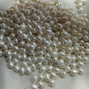 ลูกปัดทรงกระดุมสีขาวและสีม่วง ขนาด 7-8 มม. สำหรับงาน DIY - Product Image 3