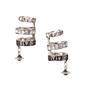 Boucles d'oreilles manchette en C à trois couches Empress Dowager Vivienne, style luxe léger, avec rivets diamantés et lettre Saturne, bijoux pour femme - Product Image 5