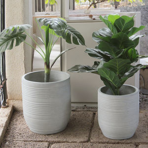 高品質でモダンな屋内外兼用ミニマリストデザインの自立型ファイバークレイ植木鉢、排水穴付き、家庭用デスクトップや部屋の花に最適 - Product Image 5