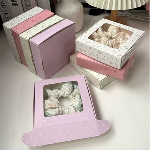 Boîte cadeau haut de gamme pour chouchous avec fenêtre en PVC, emballage artisanal pour accessoires capillaires, boîte en papier transparente pour présentation et emballage cadeau - Product Image 3