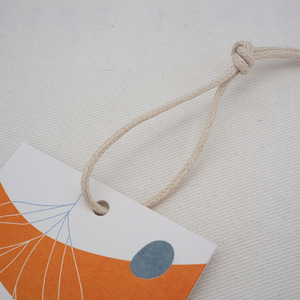 Aangepaste Dubbele Afdrukken Naam En Logo Kledingstuk <span class=keywords><strong>Custom</strong></span> Dikke Hang Tags Hangen Tags Voor Vrouwen Kleding Voor Baby Kleding Met Strings - Product Image 2