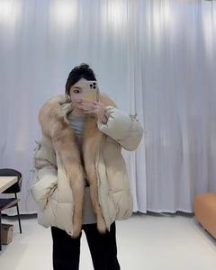 OUDINA Europäischer Stilvoller Hochwertiger Hoodie mit Fuchspelz Weiße Gänsedaunenjacke Verdickte Mäntel Midi-Lange Damen-Pufferjacke - Product Image 3