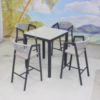 Ensemble de salle à manger commercial 4 places pour extérieur : table haute carrée en aluminium et chaises en corde