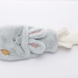 Bouteille d'eau chaude en peluche en forme de lapin avec housse en flanelle motif carotte, chauffe-mains pour la chaleur et l'isolation corporelle - Product Image 4