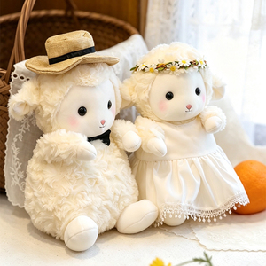 Peluche d'agneau douce personnalisée en gros, adorable <span class=keywords><strong>mouton</strong></span> en peluche avec chapeau de paille et robe marguerite, couple d'agneaux pour cadeau de mariage - Product Image 2