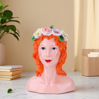 Redeco Pot de plante à tête féminine fantaisiste orné d'une couronne de fleurs colorées Pot décoratif artistique pour la maison Pot de fleur en résine