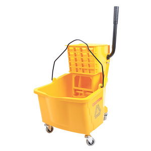 Seau à serpillière industriel commercial de 30 L en plastique jaune avec roulettes - Product Image 2