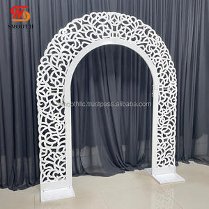 Arco de Boda Curvo de Metal Blanco Redondo con Diseño Personalizado SMOOTH, Fondo Floral de Hierro - Product Image 3