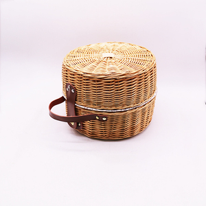 Cesto da Picnic Ecologico in Vimini Intrecciato con Fodera, Contenitore Rotondo con Chiusura in Metallo e Manico in Pelle per Campeggio all'Aperto - Product Image 6