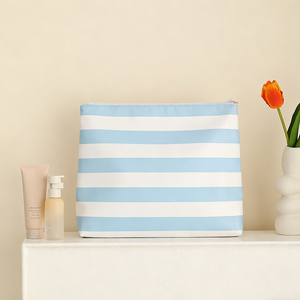 Bolsa de Maquillaje de PVC Brillante Impermeable con Rayas, Ligera y Reutilizable para Mujer, Venta al Por Mayor - Product Image 5