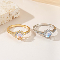 Bague Éblouissante Plaqué Or Effet Rayon de Soleil avec Cabochon Pierre de Lune et Zircon Cubique Sertissage Étoile Pointue, Bijou Femme Idéal Cadeau