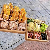 Boîtes de traiteur en carton ondulé de couleur avec logo imprimé personnalisé et papier pliant Boîte de nourriture chaude pour le pâturage de gâteaux à sushi