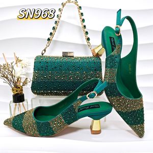 2024 ensemble de sacs <span class=keywords><strong>à</strong></span> chaussures Girly <span class=keywords><strong>à</strong></span> la mode de conception italienne, sac <span class=keywords><strong>à</strong></span> fermeture en métal de décoration de diamant complet et décoration de chaîne brillante talons hauts - Product Image 6