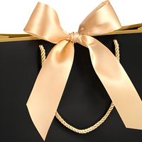 Tas Hadiah Pengiring Pengantin Hitam Elegan Ukuran Sedang dengan Pegangan Pita Busur Pembungkus Kertas Kokoh untuk Wanita Pesta Pernikahan.