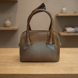 Bolso de Mano Casual de Cuero Genuino Hecho en India, Marca BS INTERNATIONAL, con Cierre de Cremallera, Suave, Duradero, Ecológico e Impermeable, Superventas - Product Image 1