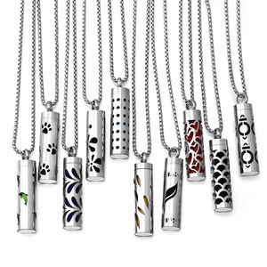 Collier pendentif délicat en perles carrées sur chaîne, avec fil cylindrique non tissé, ouvert et aromatique, pour petit ami ou petite amie - Product Image 1