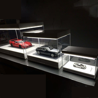 Maßgefertigte Umweltfreundliche Transparente 1:18 Maßstab 32-Fahrzeug-Modell Vitrine mit LED-Beleuchtung Acrylbox - Schwarz & Weiß